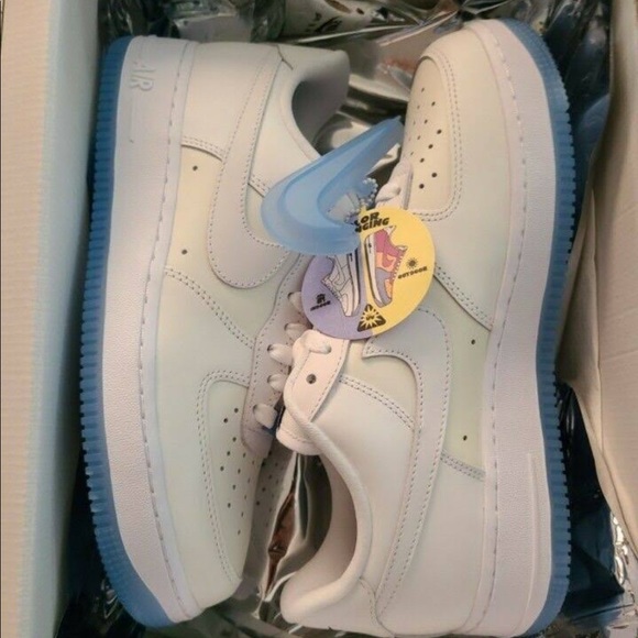 UV reactive Nike Air Force 1s Color changing - Picture 2 of 6